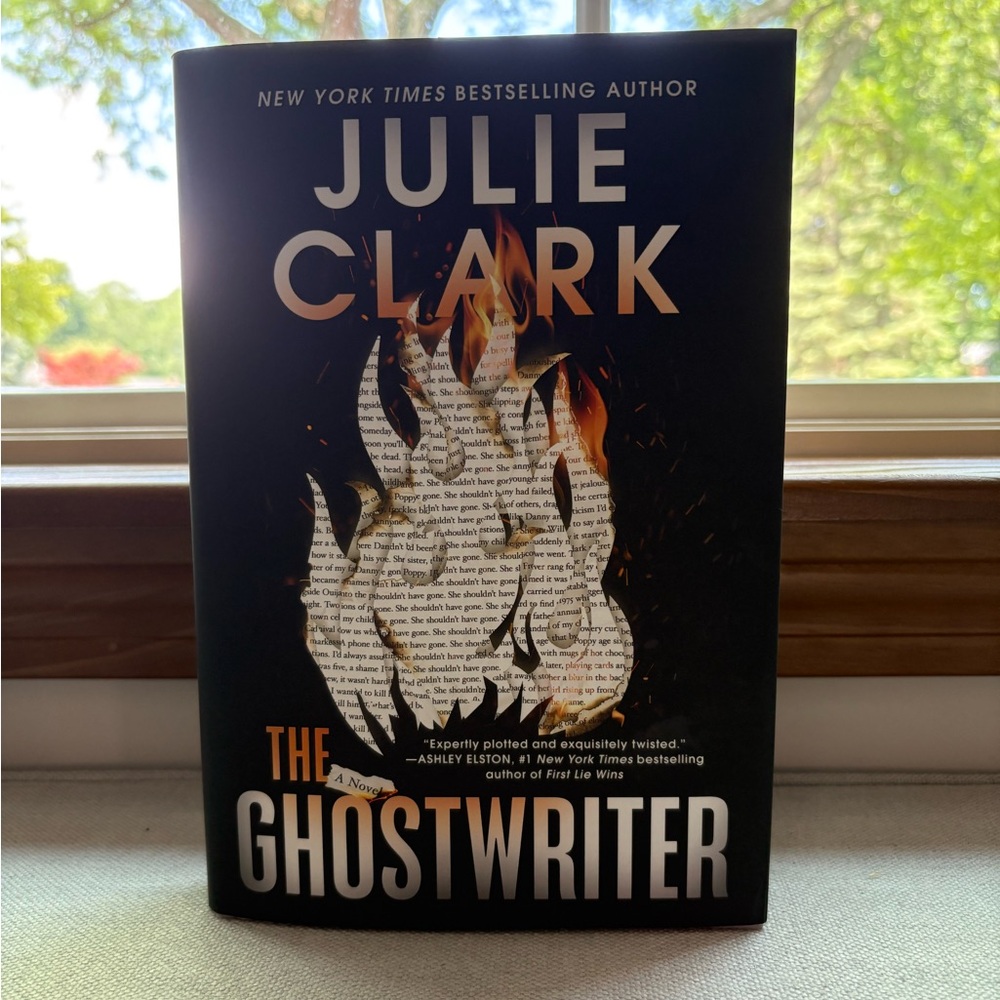 🔥 SALE! The Ghostwriter by Julie Clark 🔥